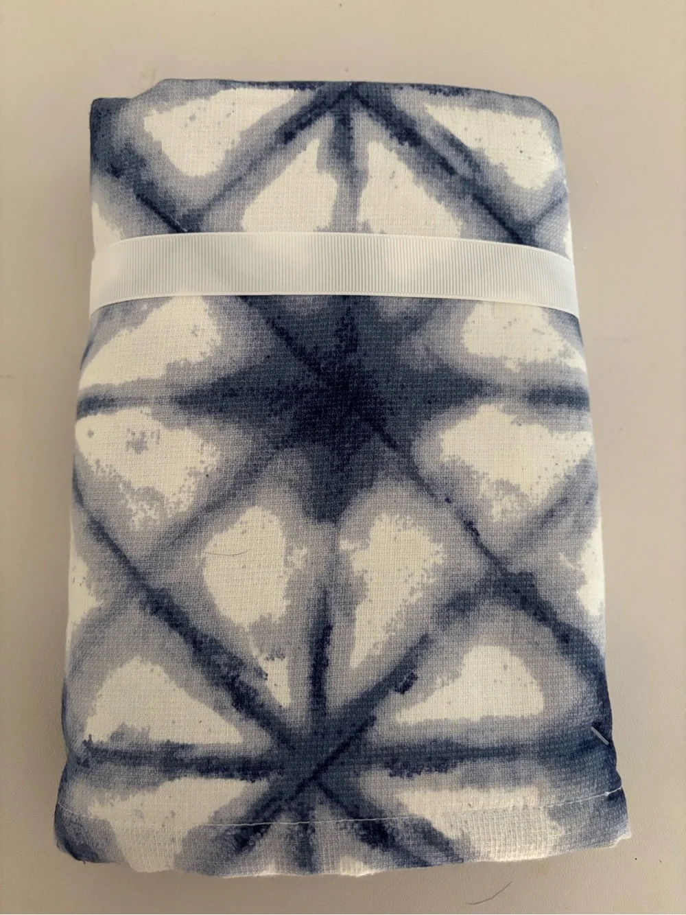 NWT set of 2 Deborah Connolly blue tie dye hand towels $34 - Great Gift!